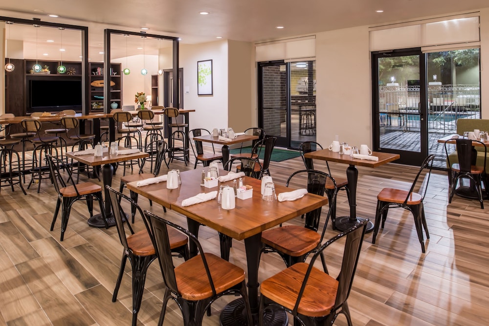 Holiday Inn & Suites Dallas Addison by IHG - photo 31
