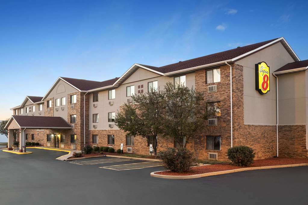 Super 8 by Wyndham Fairview Heights St. Louis - featured photo