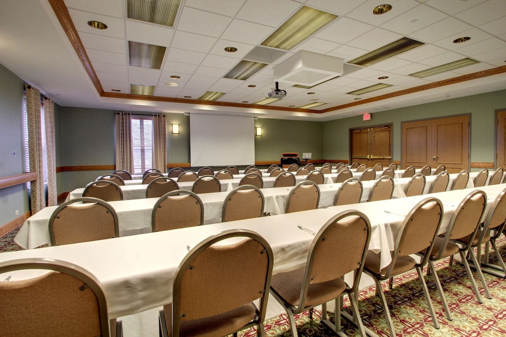 Hampton Inn & Suites Chicago Aurora - photo 34
