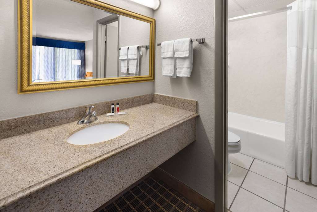 Days Inn by Wyndham Waycross - photo 20