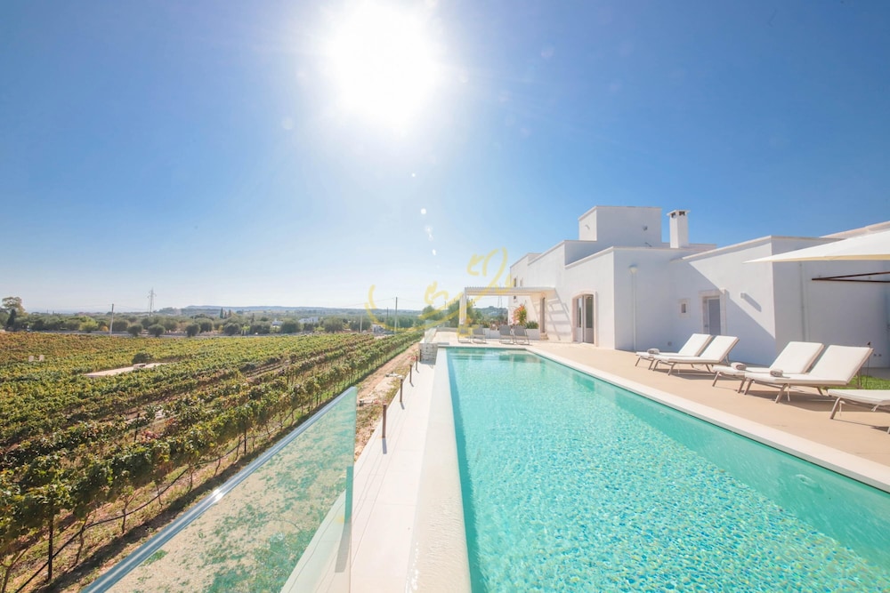 TD Casale Donna Madia Sea View Pool Over Vineyard — 4-Star Luxury Hotel in Monopoli, Italy