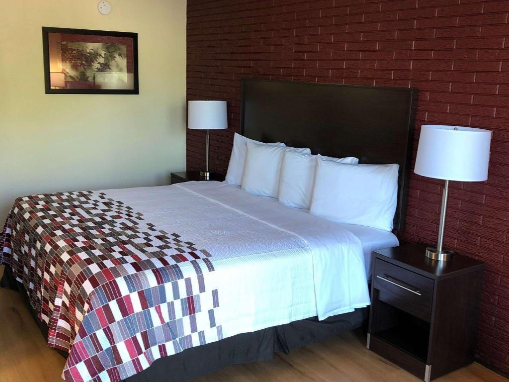 Red Roof Inn West Point - photo 12
