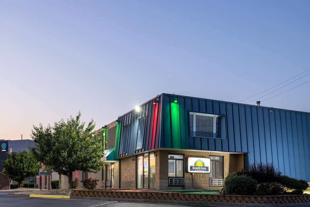 Days Inn by Wyndham Winchester - photo 4