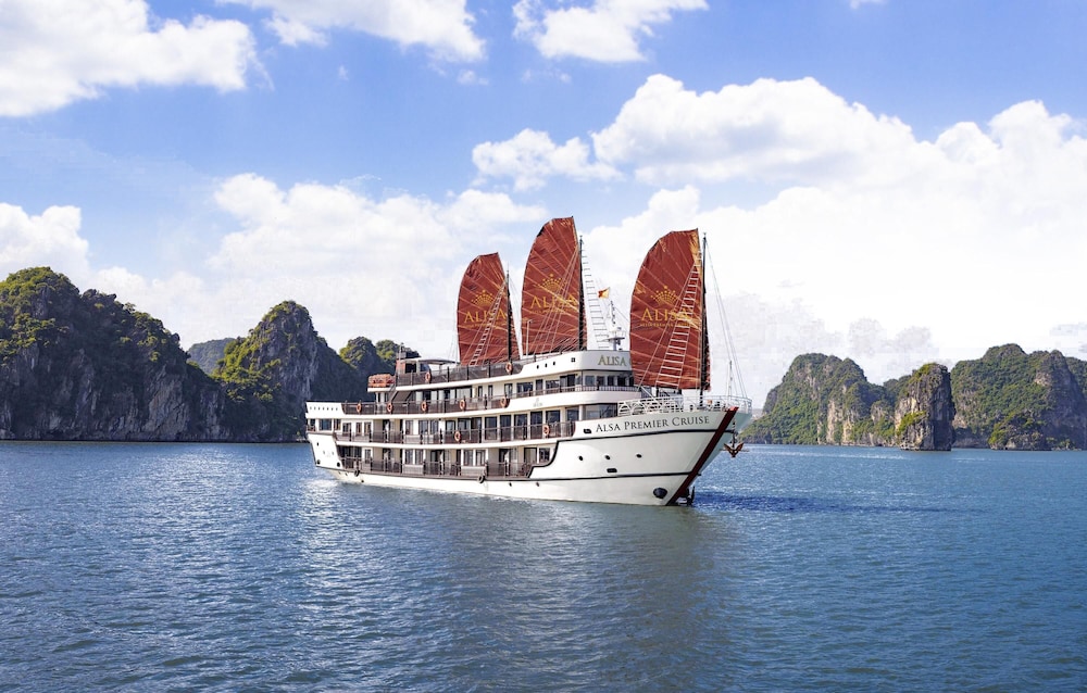 Alisa Premier Cruise — 5-Star Luxury Hotel in Ha Long, Vietnam