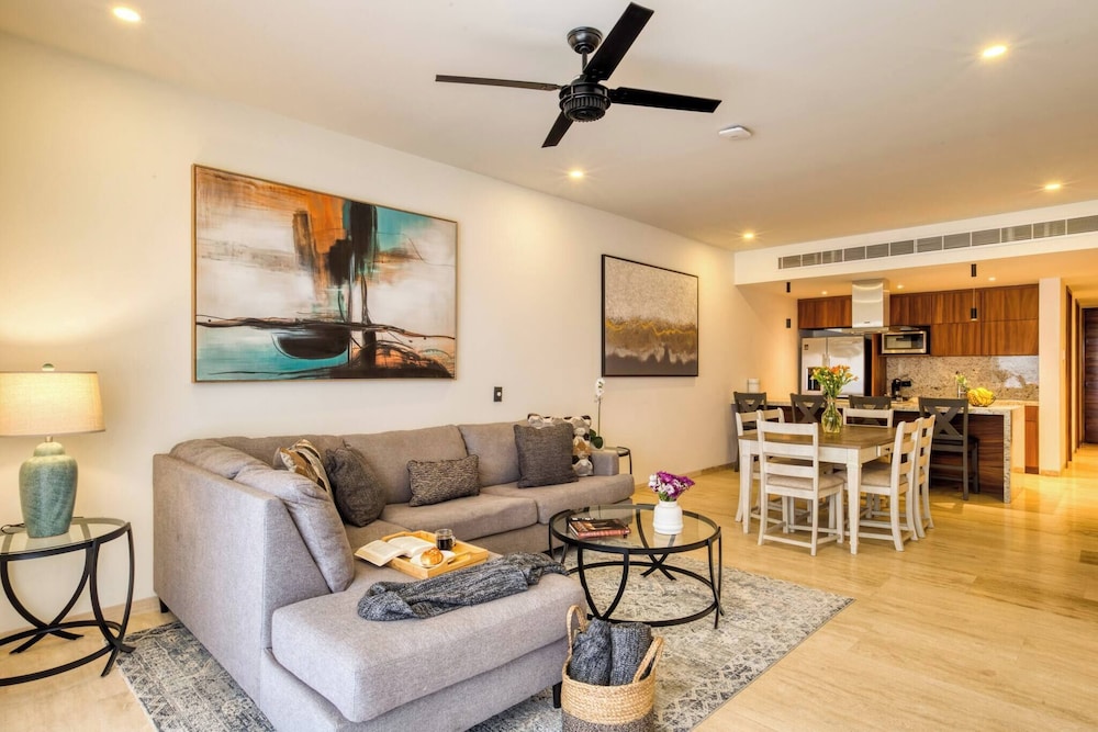 Group Apt 13 16 no view 3BR 12 pax — 4-Star Luxury Hotel in Cabo San Lucas, Mexico