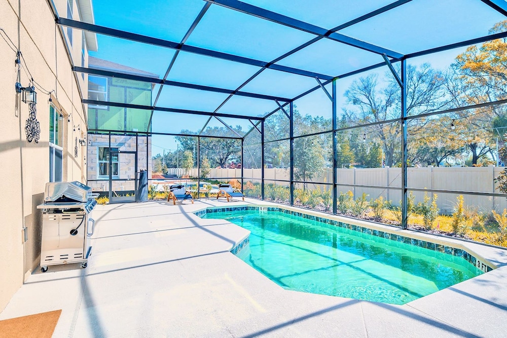 8BR Resort Home with Games Room and BBQ - photo 6