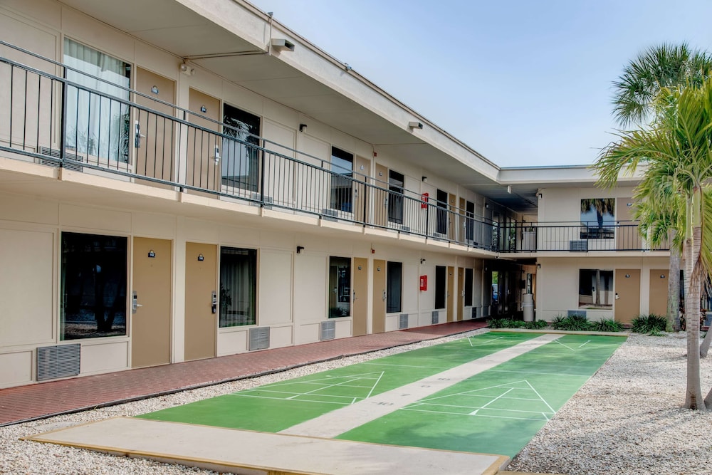 Super 8 by Wyndham St. Petersburg - photo 25