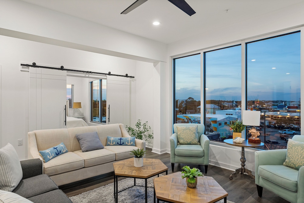 Boardwalk Pent House — 4-Star Luxury Hotel in Carolina Beach, United States