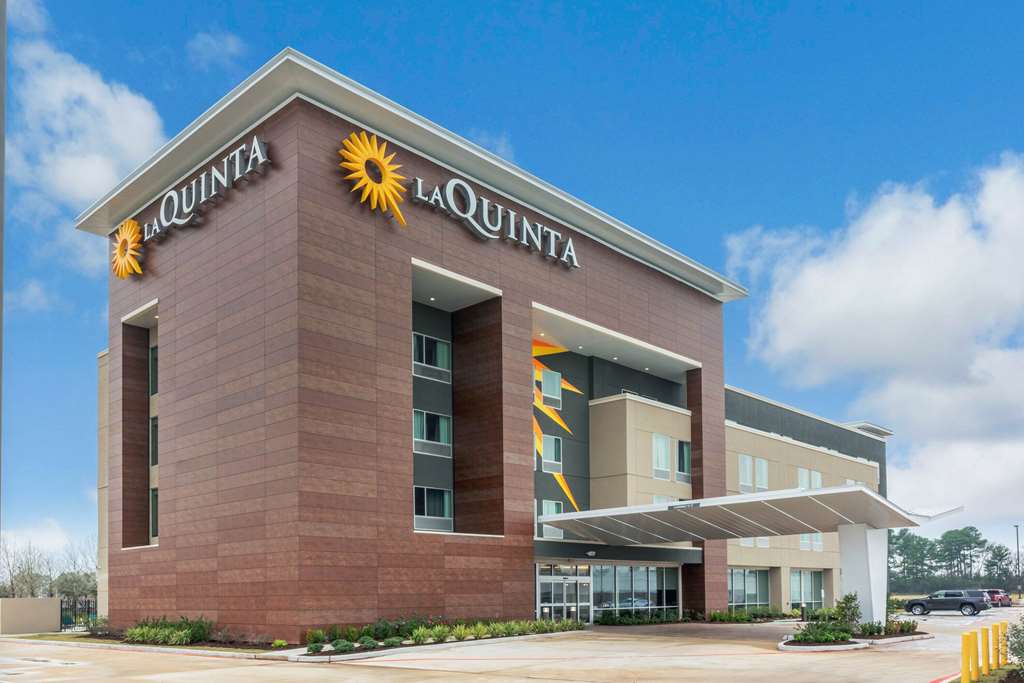 La Quinta Inn and Suites by Wyndham Houston Spring South - photo 2