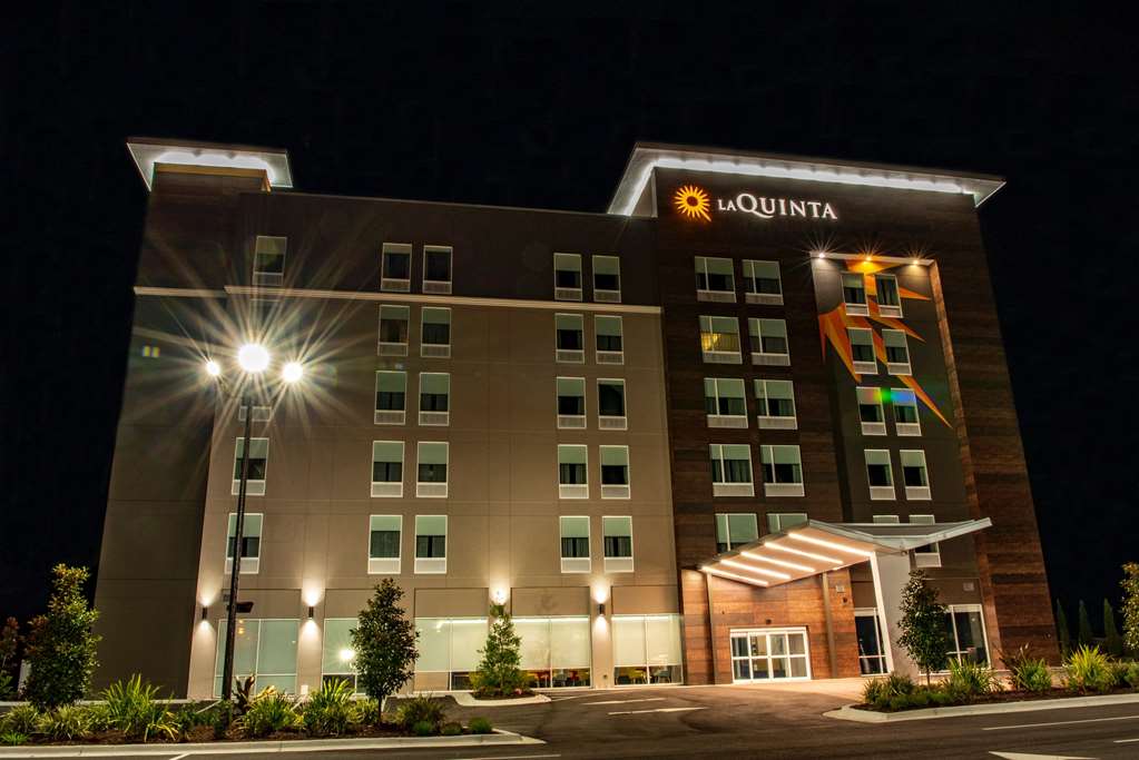 La Quinta Inn & Suite by Wyndham Lake City - photo 4