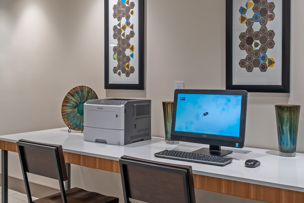 Holiday Inn Express Hotel & Suites Woodbridge by IHG - photo 30