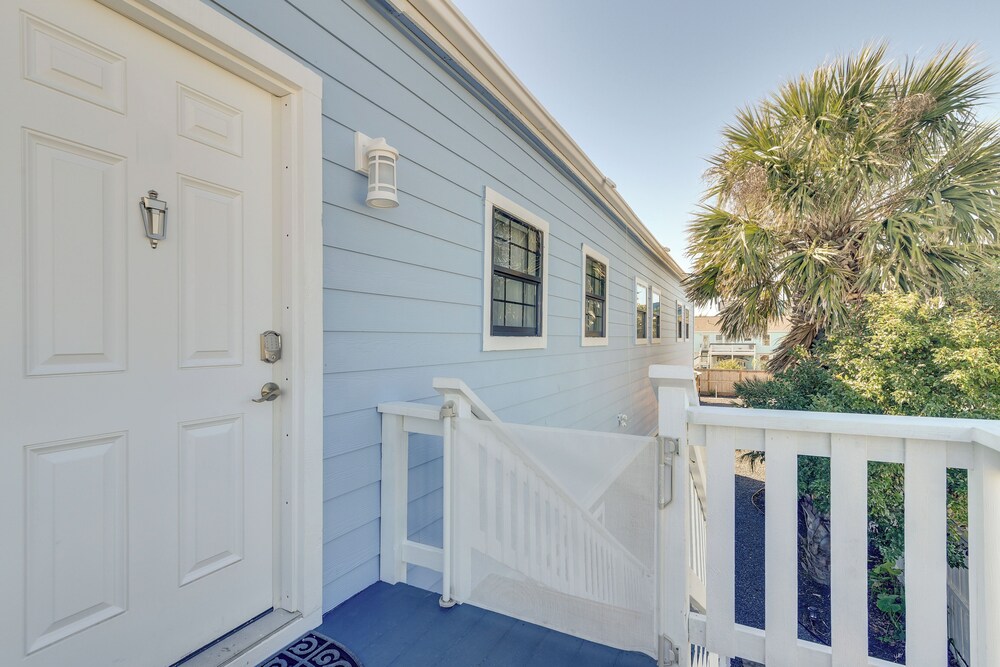 Galveston Getaway w Shared Yard Walk to Seawall - photo 27