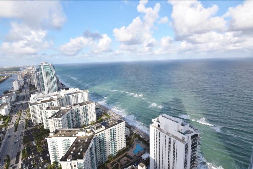 Ocean And Bay Views 1 Bed 1 Bath @ Hyde Resort - photo 40