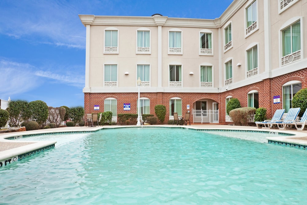 Holiday Inn Express & Suites Waxahachie by IHG - photo 24