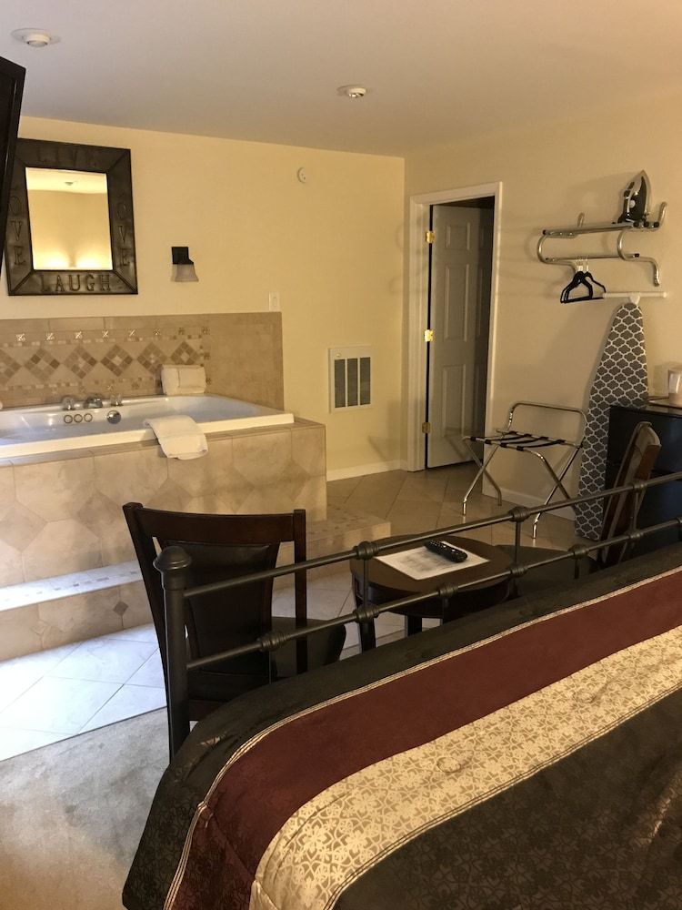 The Mountaineer Hotel - photo 12