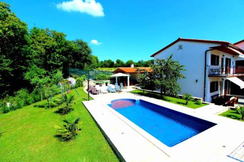 House and Apartments in Labin 8758 — 4-Star Luxury Hotel in Labin, Croatia