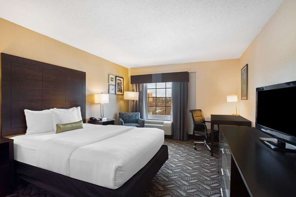 La Quinta Inn & Suites by Wyndham Springfield MA - photo 9