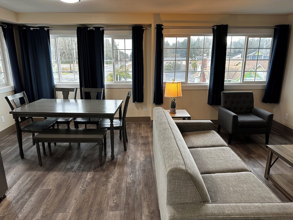 The Coastal Inn and Suites - photo 112