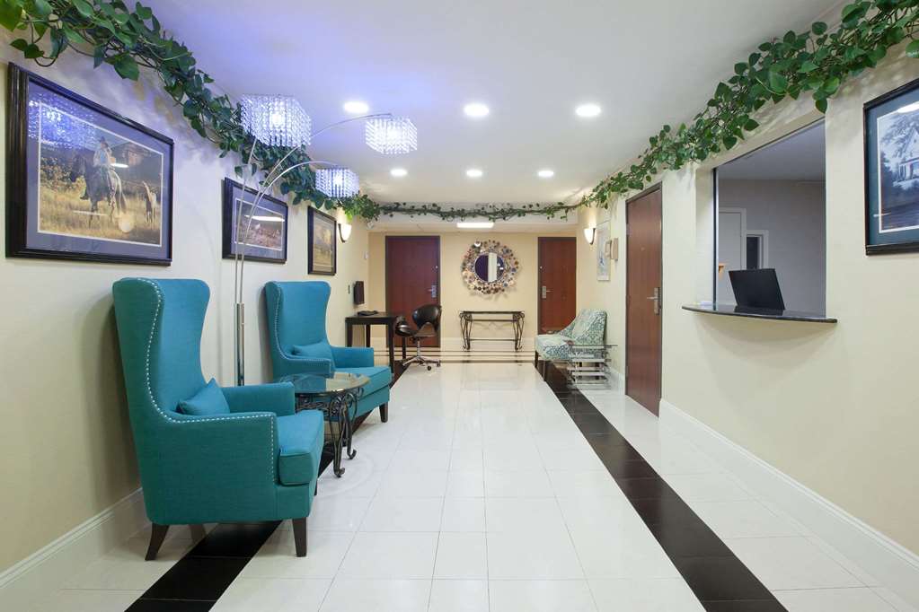 Super 8 by Wyndham Sulphur - photo 4