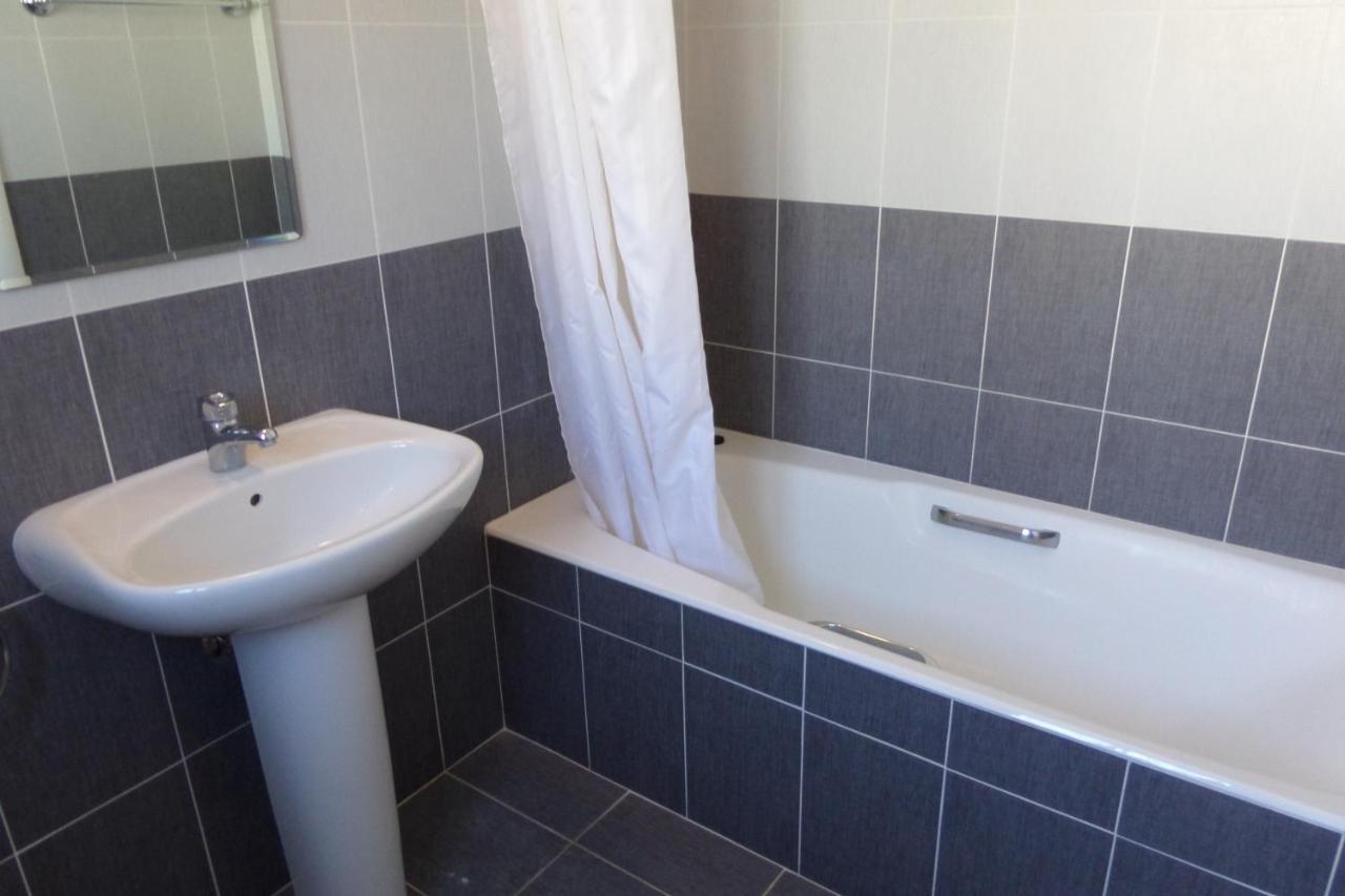 Modern 3 bedroom villa pool and close to golf course