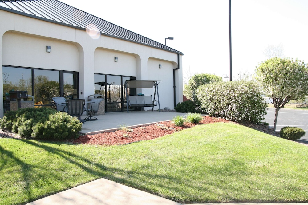 Hampton Inn St. Charles St. Peters - photo 51