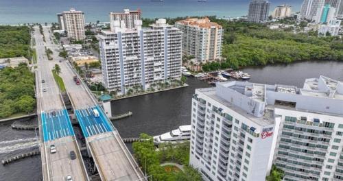 Modern Condo by the Beach Water Taxi Stop Prime Location — 4-Star Luxury Hotel in Fort Lauderdale, United States
