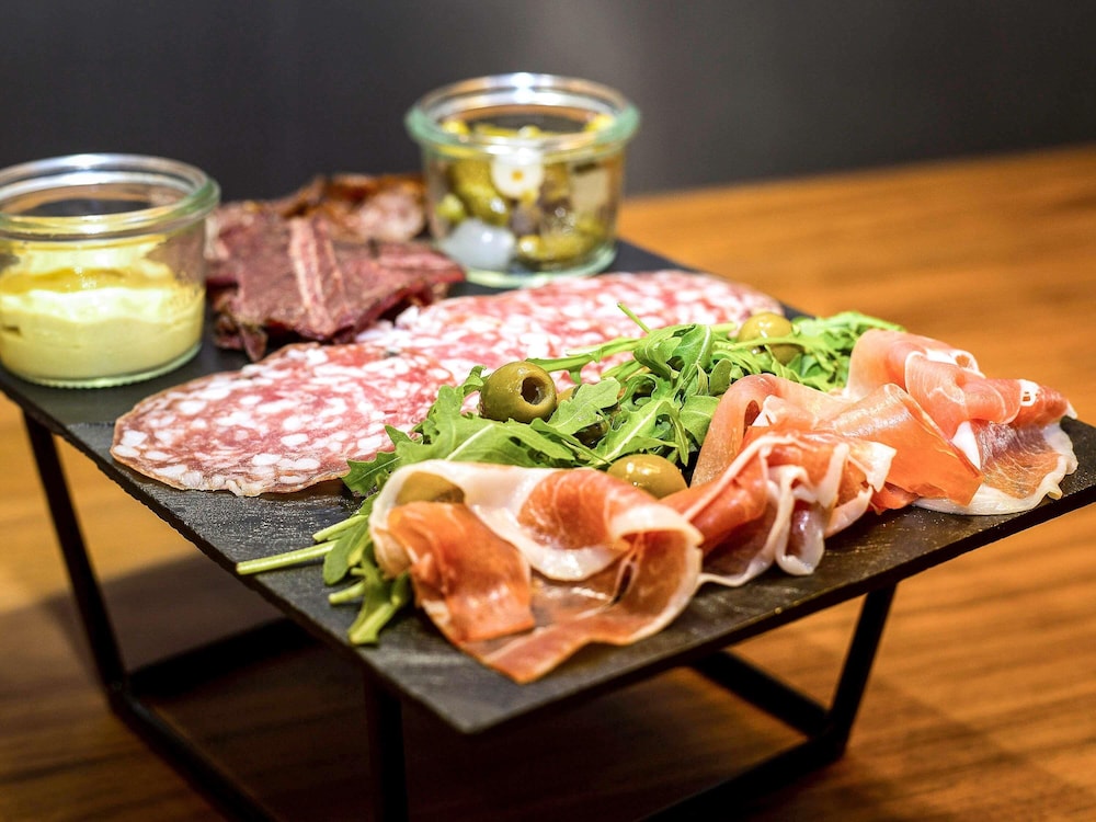 מזון ומשקאות