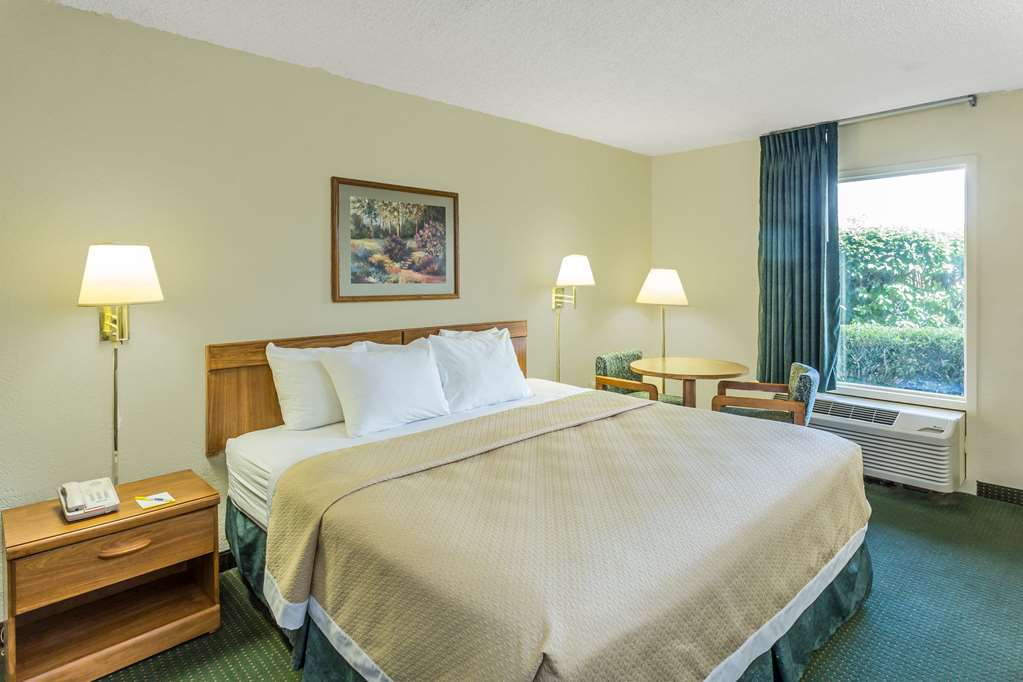 Days Inn by Wyndham Lake Park Valdosta - photo 13