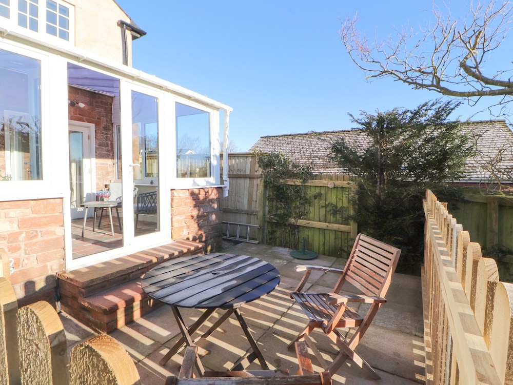 Hillside Hideaway - carbon neutral hotel in Wigton