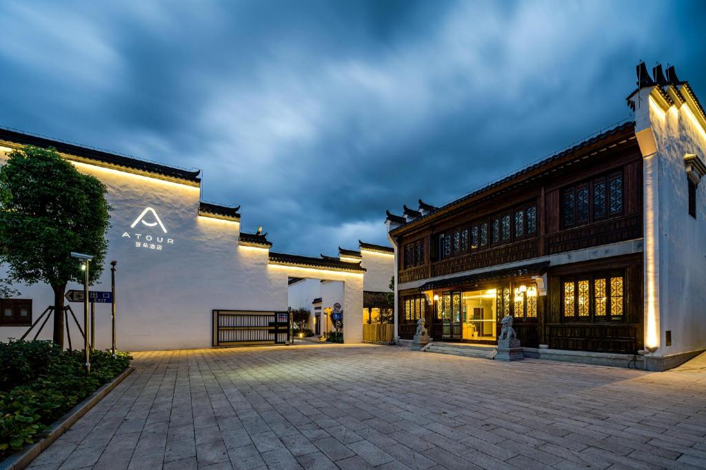 Atour S Hotel Shanghai Baoshan Gucun Park — 4-Star Luxury Hotel in Shanghai, People's Republic of China