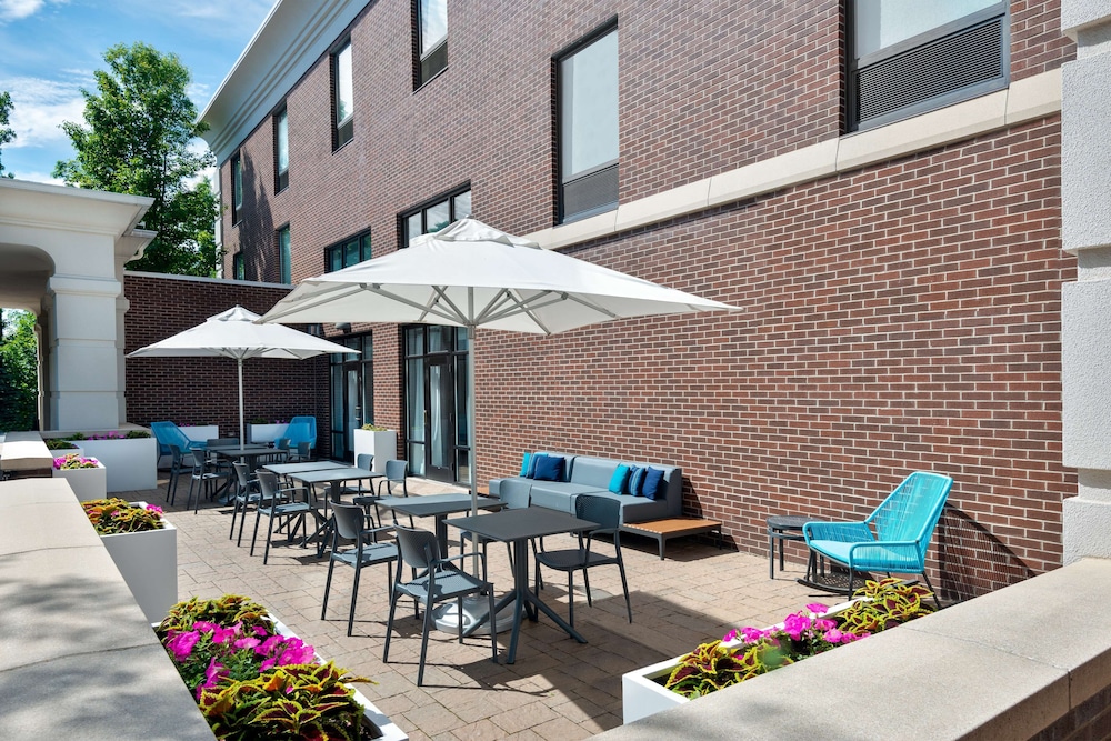 Hampton Inn & Suites Hartford Farmington - photo 46