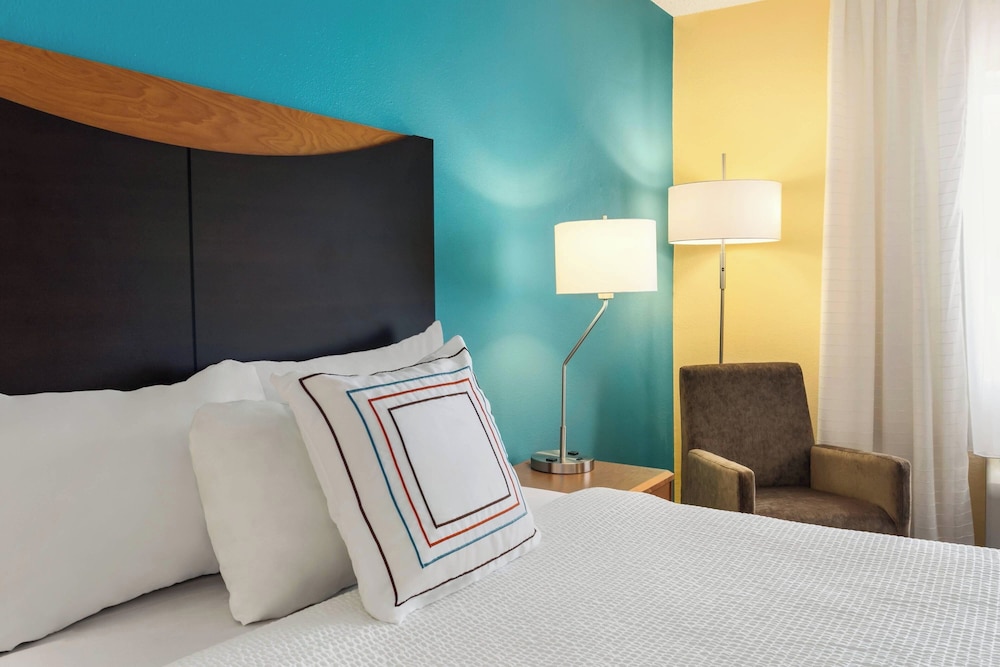 Fairfield Inn & Suites by Marriott Norman - photo 13
