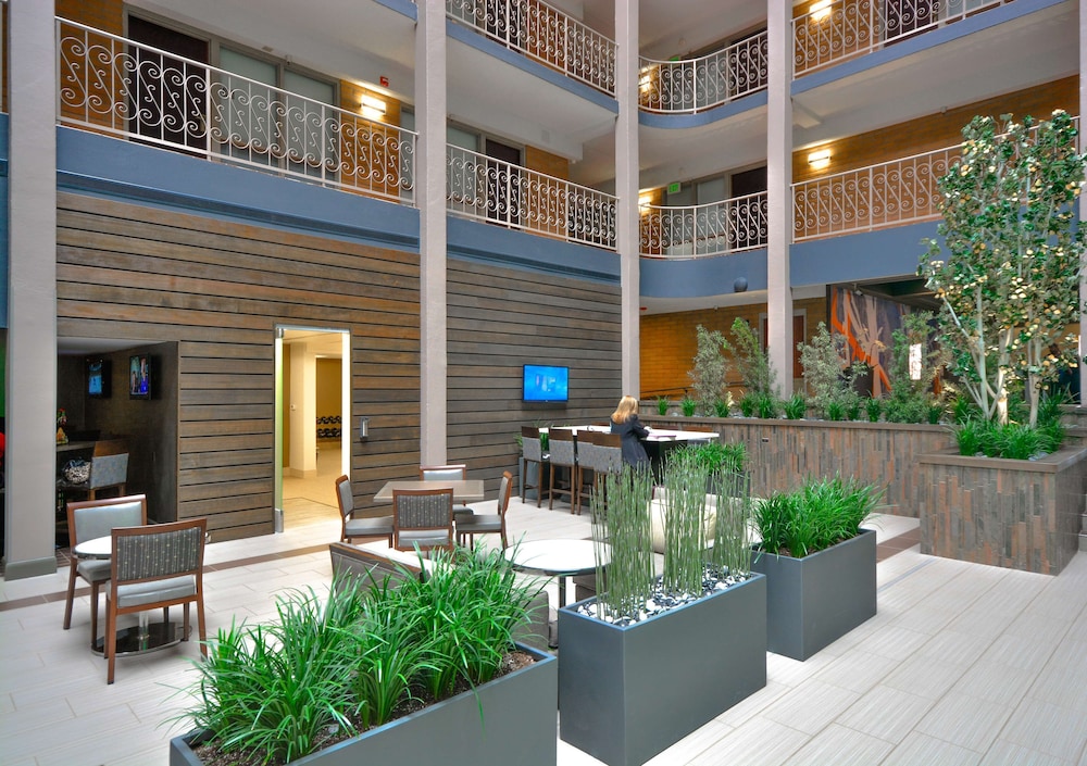 Embassy Suites by Hilton Denver Central Park - photo 8