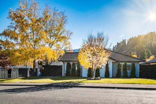 42 Rutherford Crescent in Unknown City, New Zealand