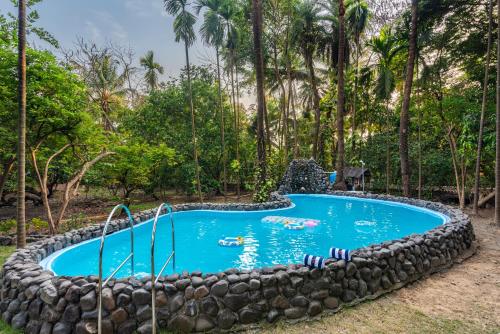 SaffronStays Chikoo Wadi 3BDR Pet friendly Villa with Pool in Boisar — 4-Star Luxury Hotel in Boisar, India
