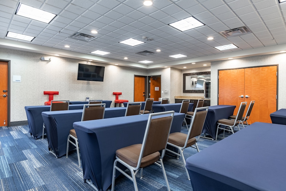 Holiday Inn Express & Suites Ironton by IHG - photo 57