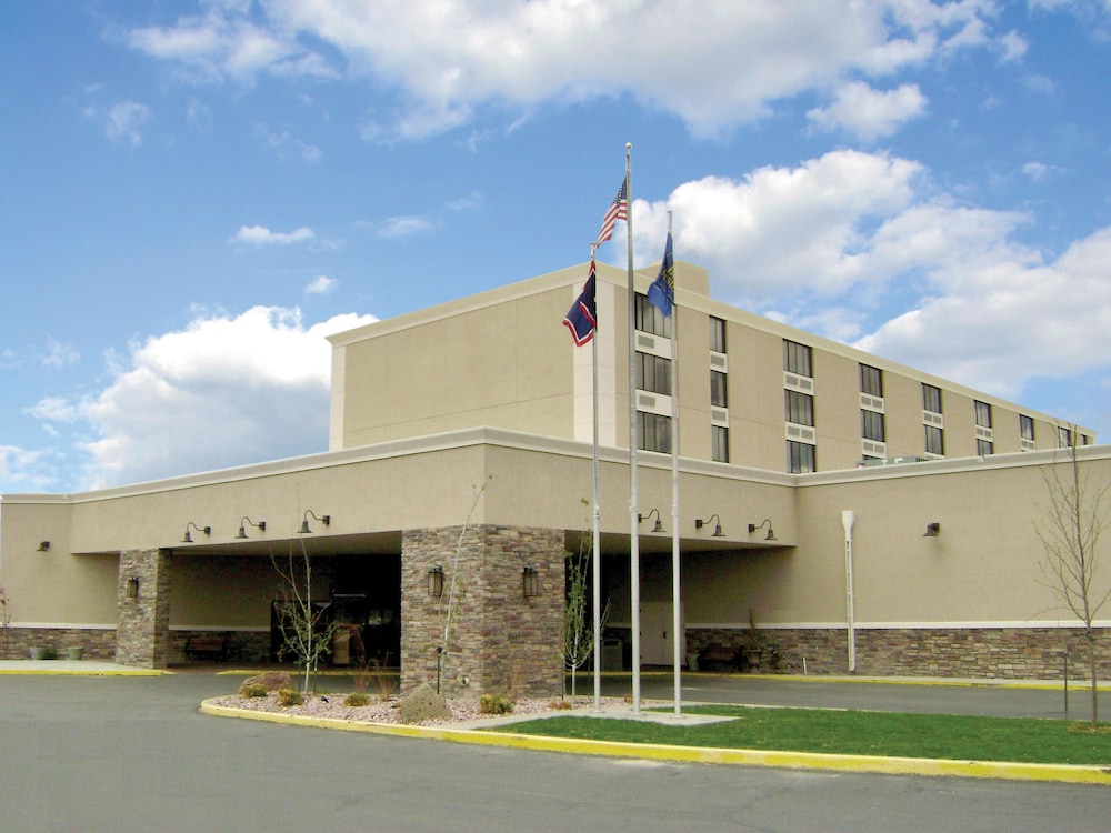 Ramkota Hotel & Conference Center - photo 32