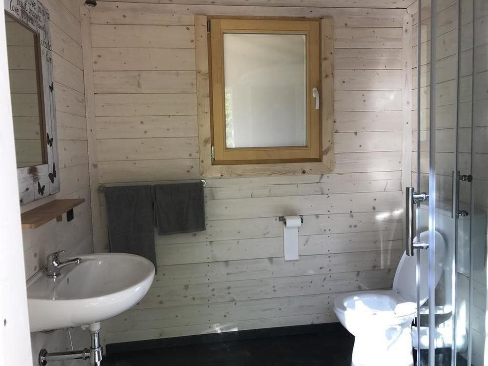 Schlaffass Schlafen im Holzfass — hotel in Traiskirchen