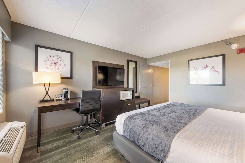Clarion Pointe Greensboro Airport - photo 13