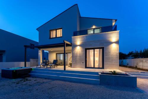 MY DALMATIA Villa Fine Touch with jacuzzi — 4-Star Luxury Hotel in Biograd Na Moru, Croatia