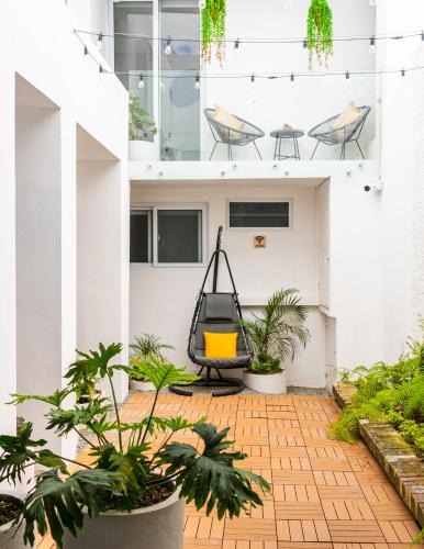 Charming and Comfortable Family Room Near Forum Majadas H14 in El Rodeo, Guatemala