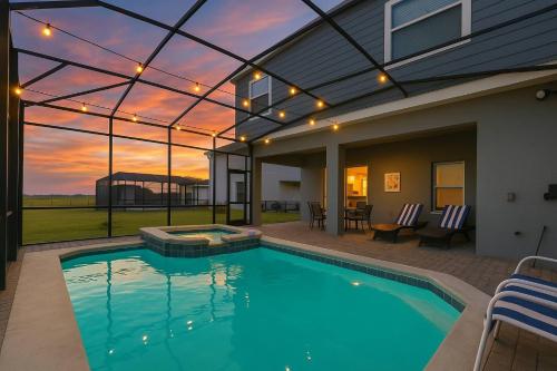 Heated Pool Lazy River FREE Waterpark — 4-Star Luxury Hotel in Davenport, United States