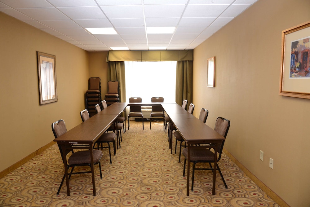 Hampton Inn Americus - photo 35