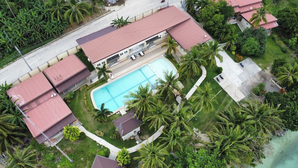 Reef Waters Resort — hotel in Pilar