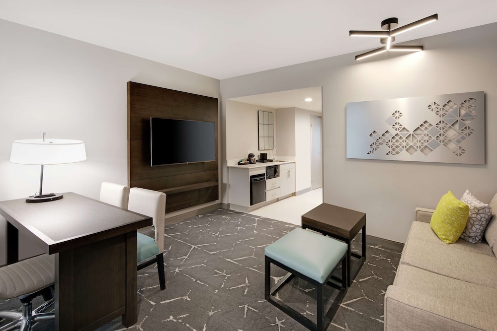 Embassy Suites by Hilton Atlanta Perimeter Center - photo 20