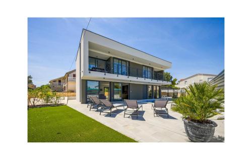 4 Bedroom Stunning Home In Murter — 4-Star Luxury Hotel in Murter, Croatia