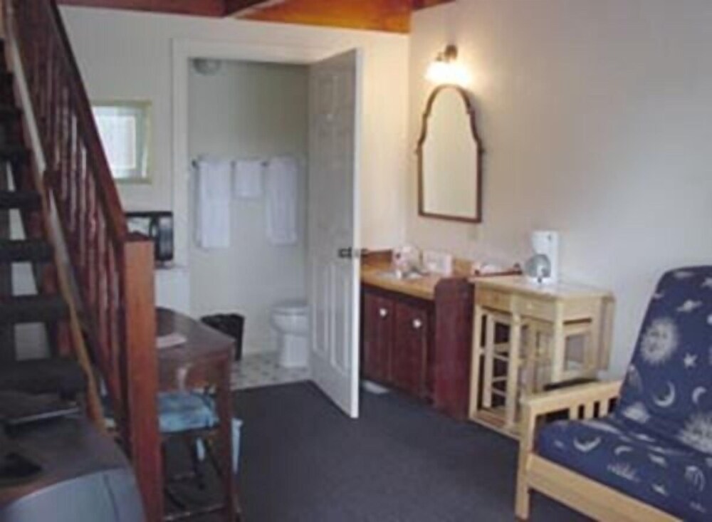 Harbor Inn - photo 11