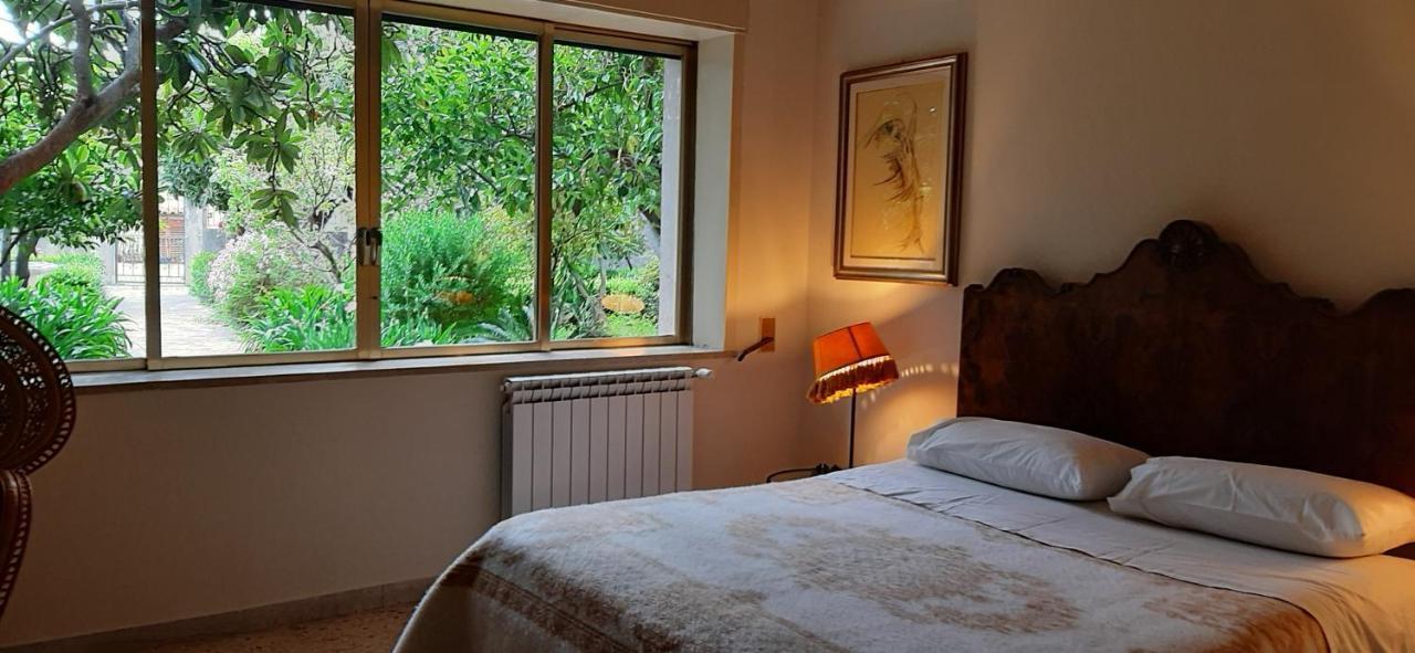 Colazione in Giardino Con Vista Mare in Milazzo, Italy