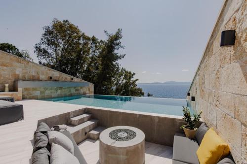 Villa Kastos — 4-Star Luxury Hotel in Monastiraki, Greece