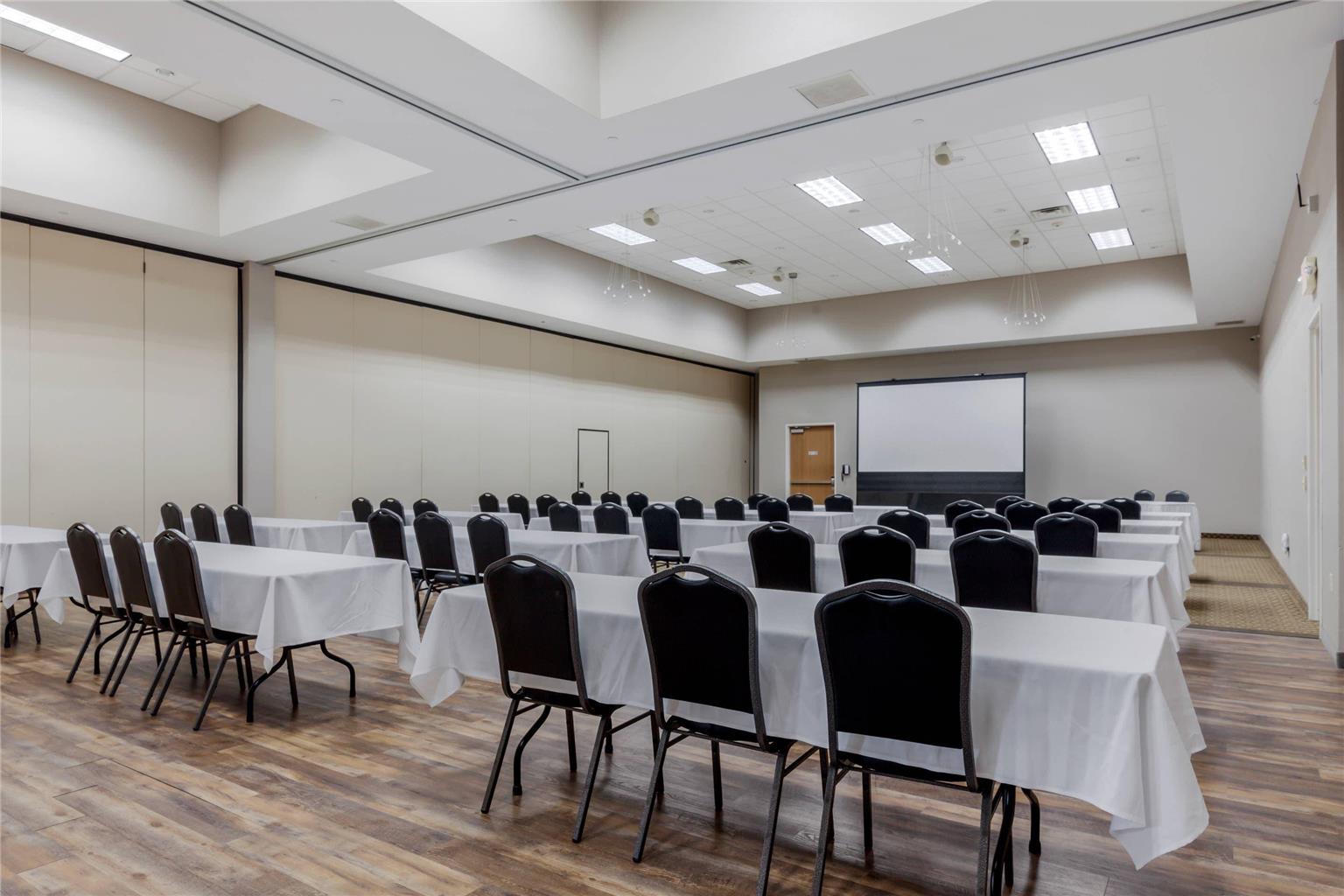 Comfort Suites Johnson Creek Conference Center - photo 29